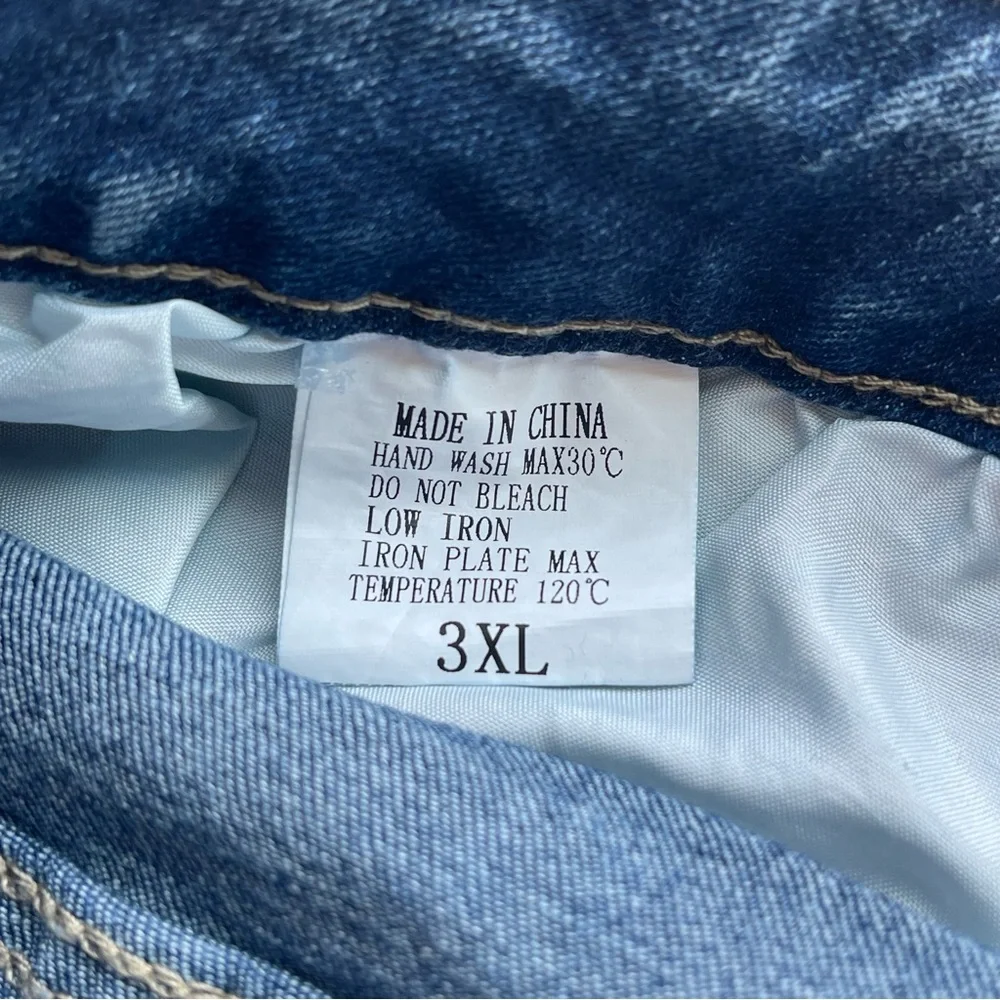 Plus size rainbow heart distressed jean shorts - Picture 13 of 14